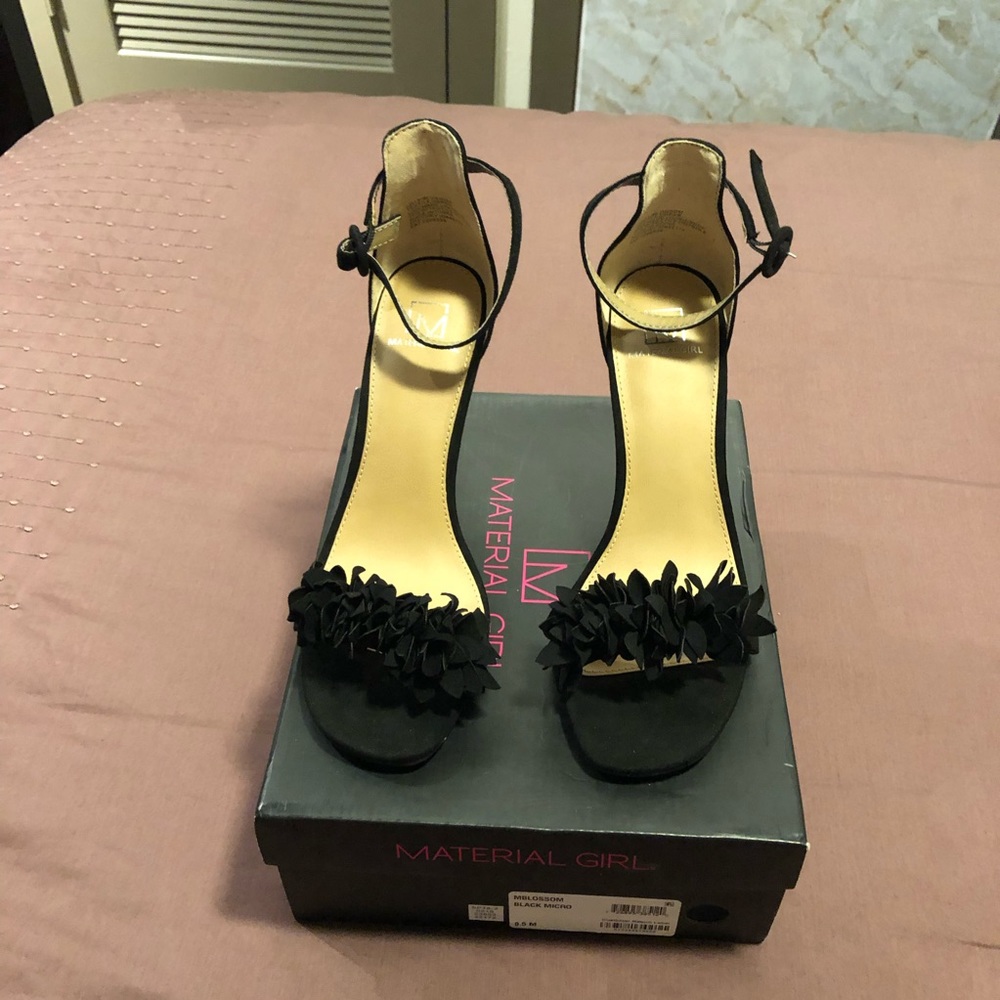 NWT Black 3 1/2 inch heels